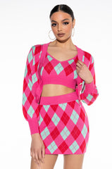GET A CLUE KNIT CROP CARDIGAN