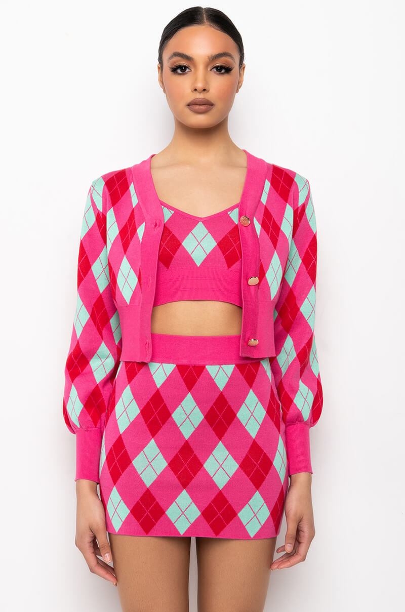 GET A CLUE KNIT CROP CARDIGAN