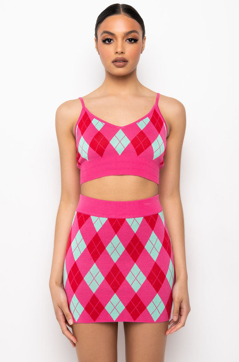 GET A CLUE KNIT CROP TOP