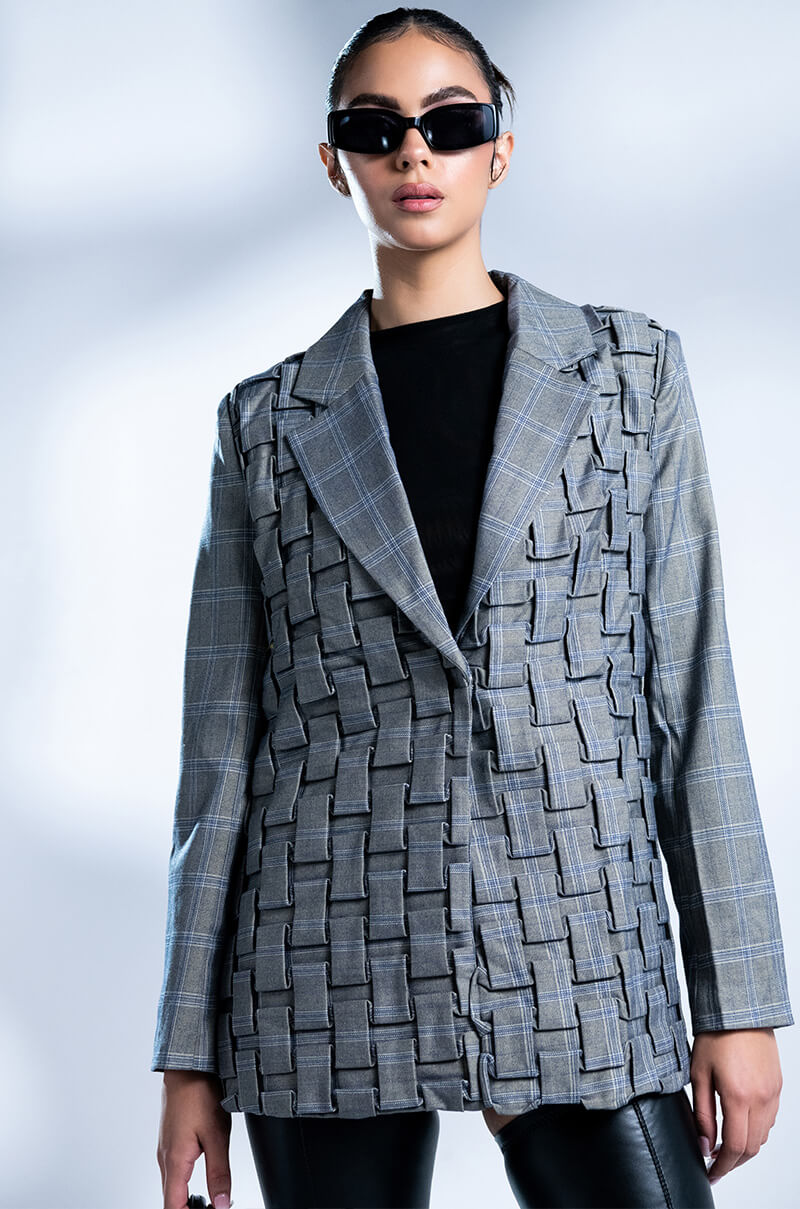 GOT ME IN LOVE WEAVE PLAID BLAZER