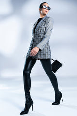 GOT ME IN LOVE WEAVE PLAID BLAZER