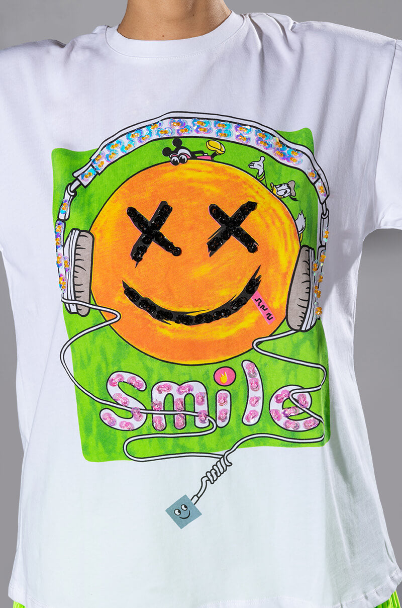 HAPPY FACE GRAPHIC TSHIRT