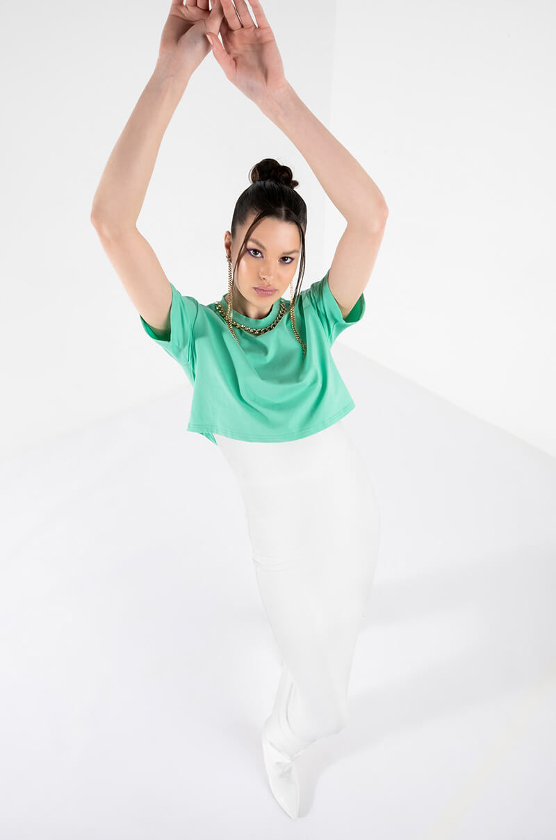 HOLD THE DRAMA CHAIN DETAIL CROPPED TSHIRT