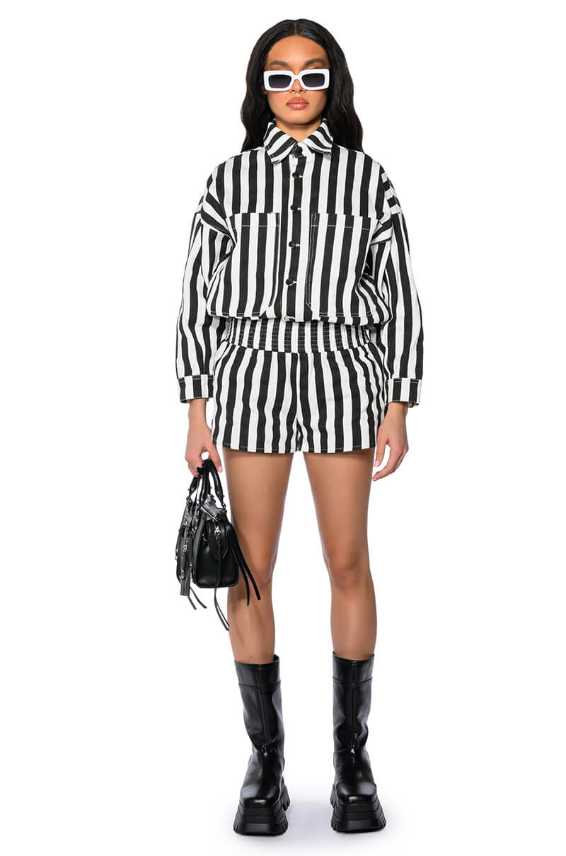 HOLIDAY PULL ON STRIPE SHORT