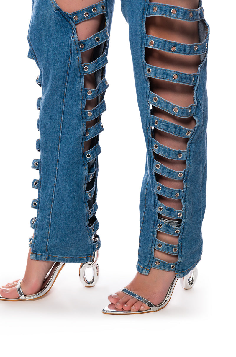 IN LOVE WITH THE DEVIL CUT OUT DETAILED JEANS