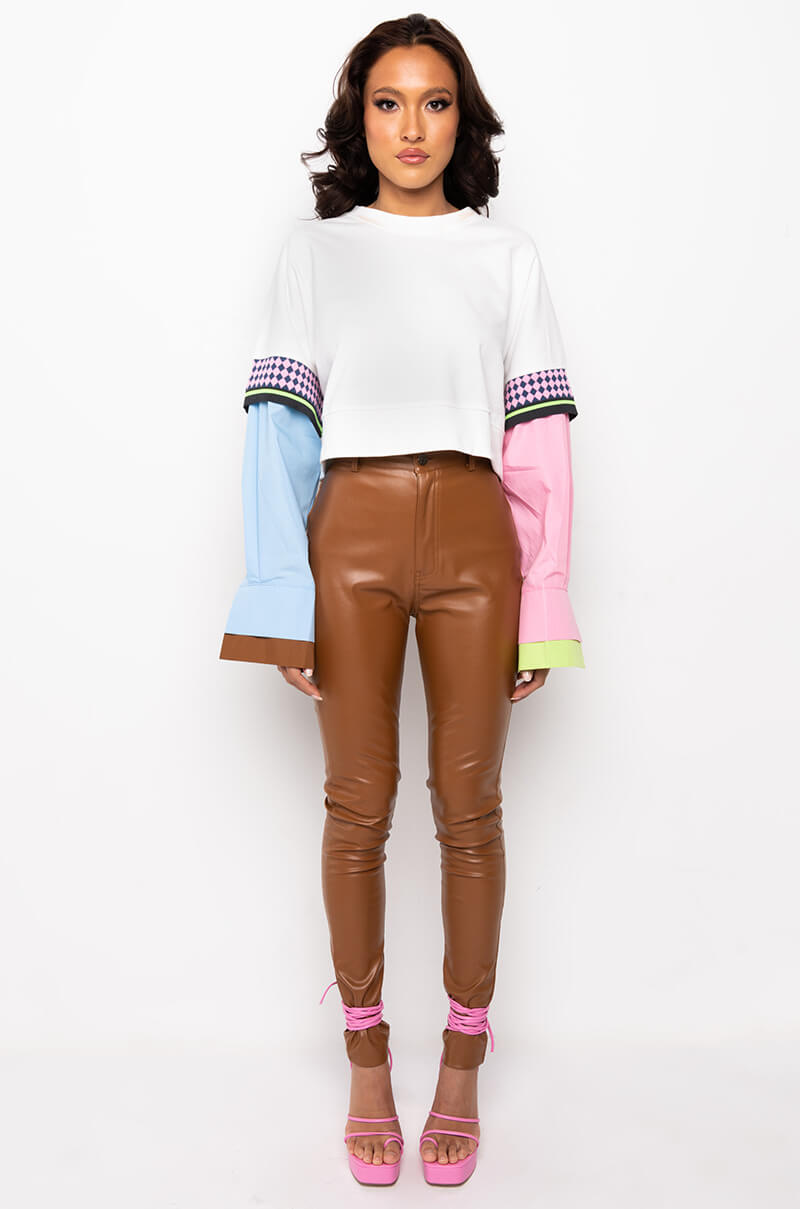 IN THE MOMENT CROPPED T SHIRT