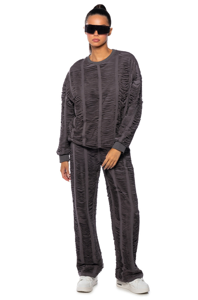 DISTRESSED OVERSIZED WIDE LEG PANTS
