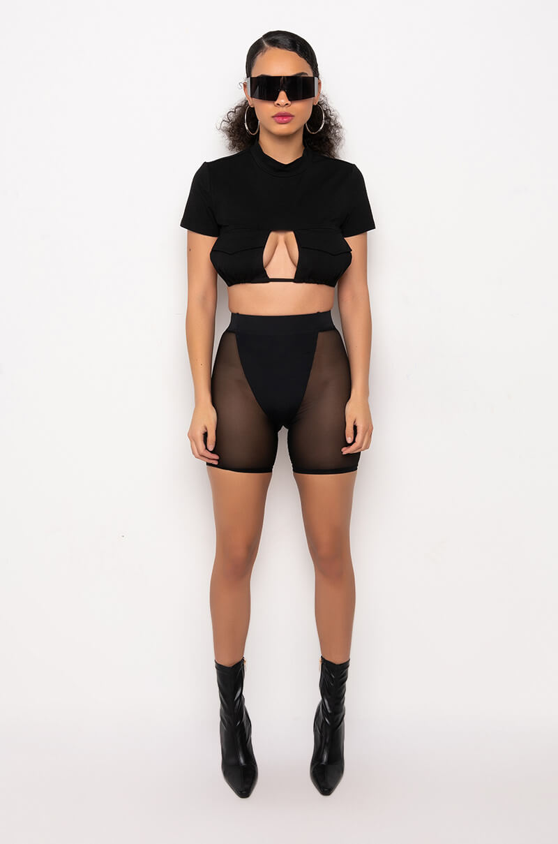 JEUNE POCKET DETAIL CUTOUT CROP TEE