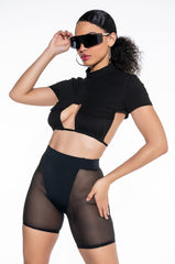 JEUNE POCKET DETAIL CUTOUT CROP TEE