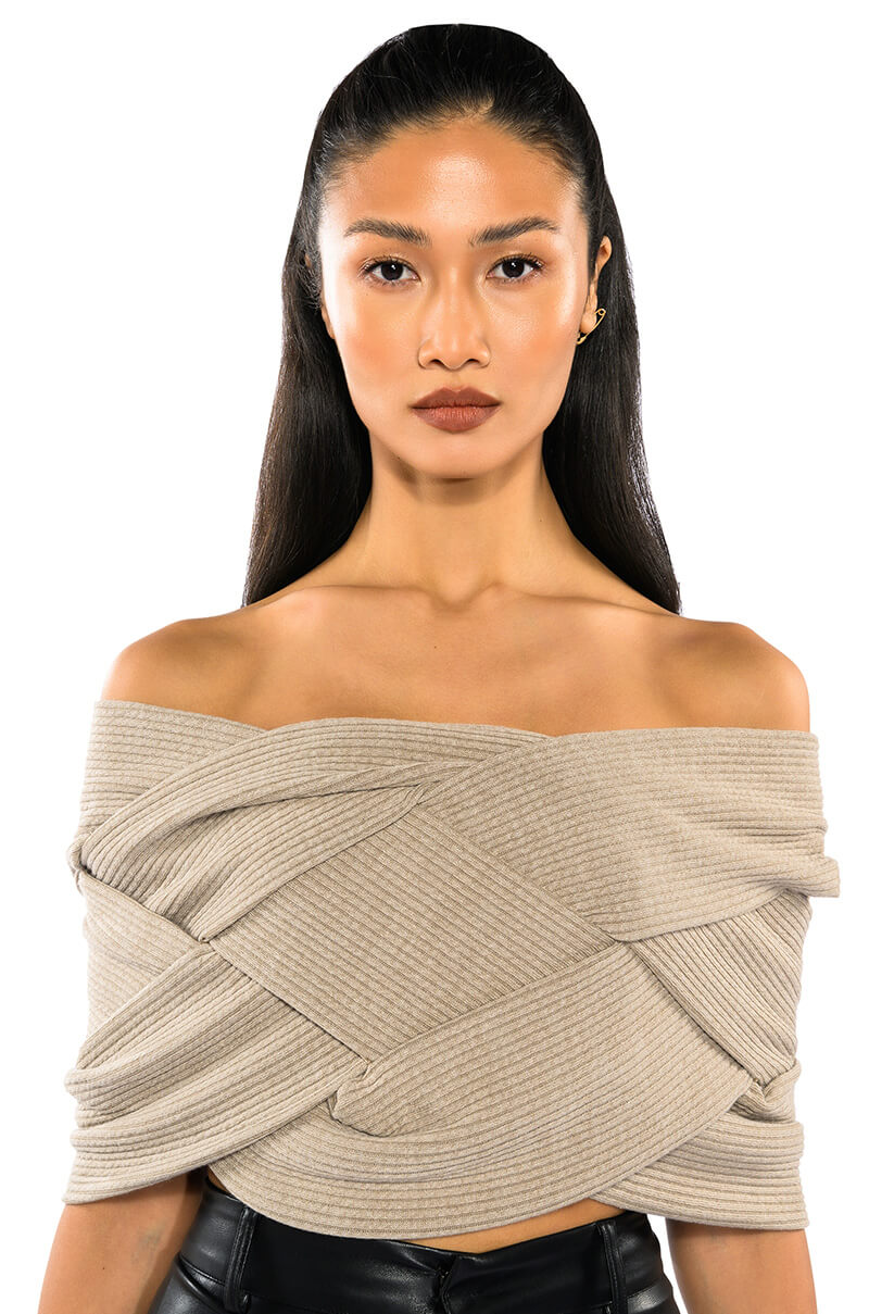 KNOT YOUR AVERAGE GAL KNIT TOP