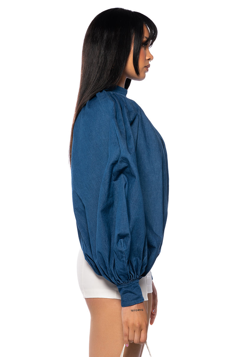 LEAH RUCHED DENIM MOCK NECK TOP