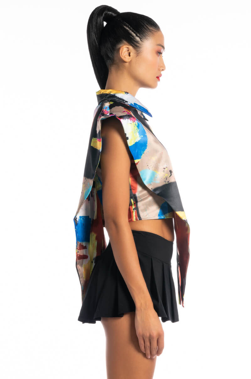 THE ONE AND ONLY TRIANGLE SHAPE BUTTONDOWN TOP