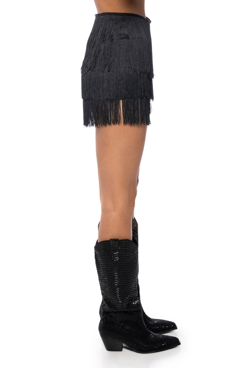 LOSE CONTROL FRINGE SHORT