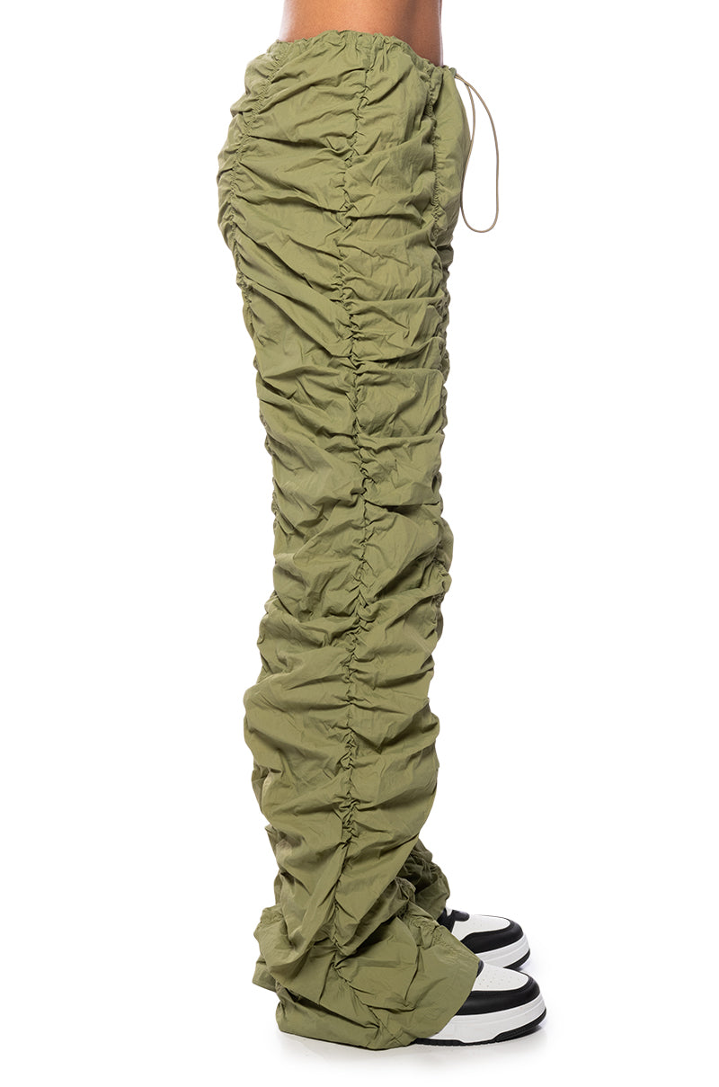 LOTTIE CINCHED WIDE LEG PANT IN GREEN