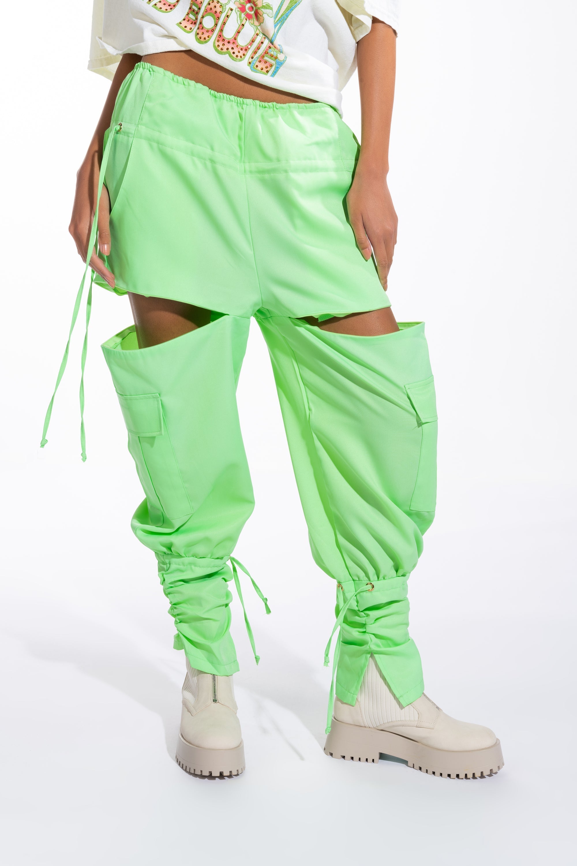 MINT CONDITION CARGO PANTS