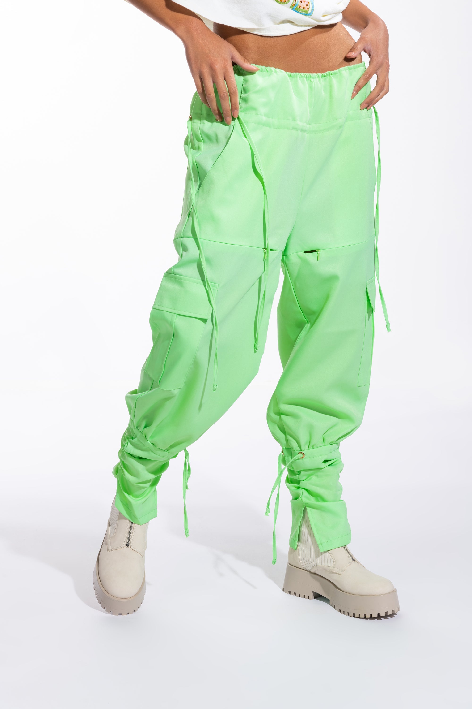 MINT CONDITION CARGO PANTS