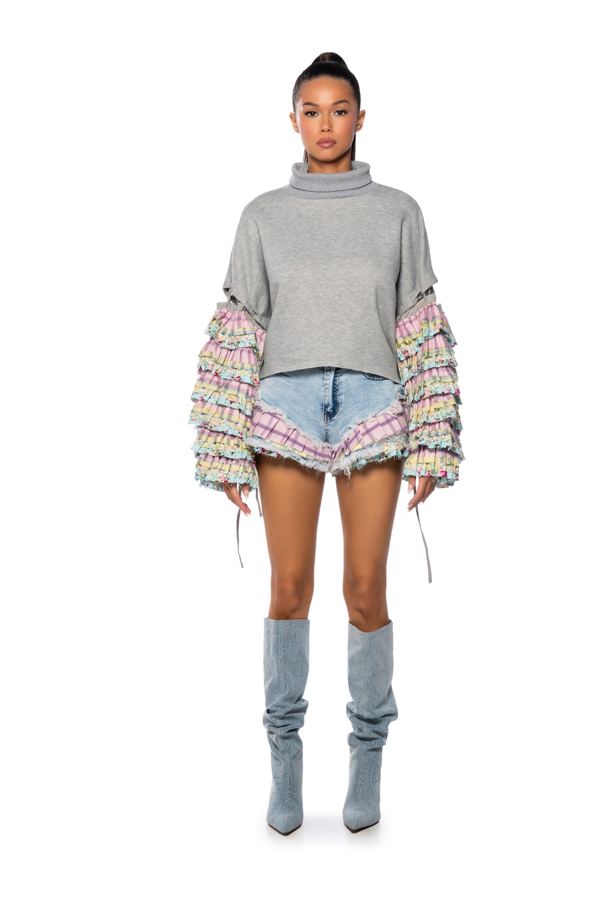 MODERN ESSENCE RUFFLE DENIM SHORT