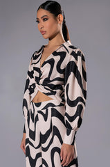 MYSTIC TWIST FRONT LONG SLEEVE TOP