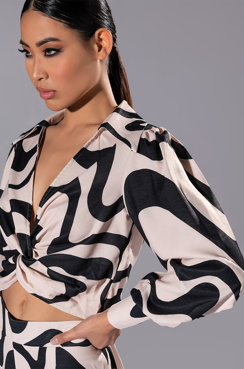 MYSTIC TWIST FRONT LONG SLEEVE TOP