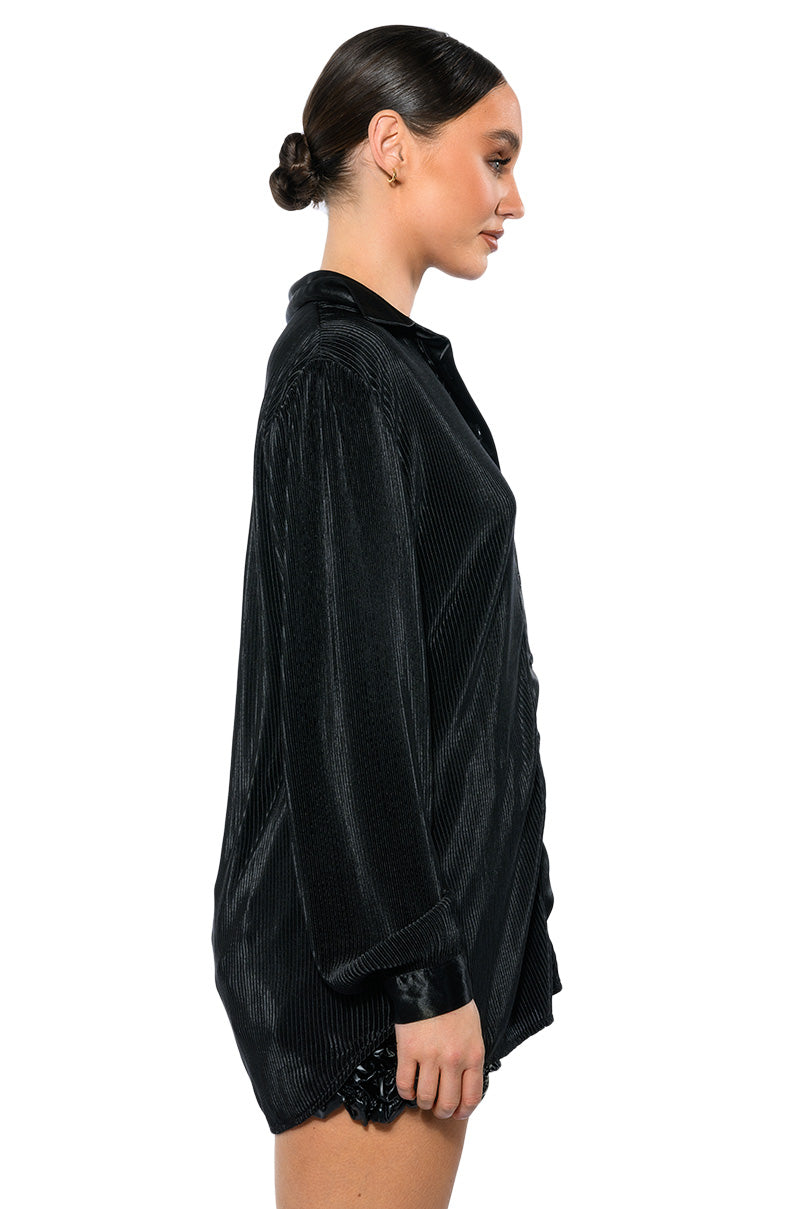 NIGHT OUT PLISSE BUTTON DOWN TOP