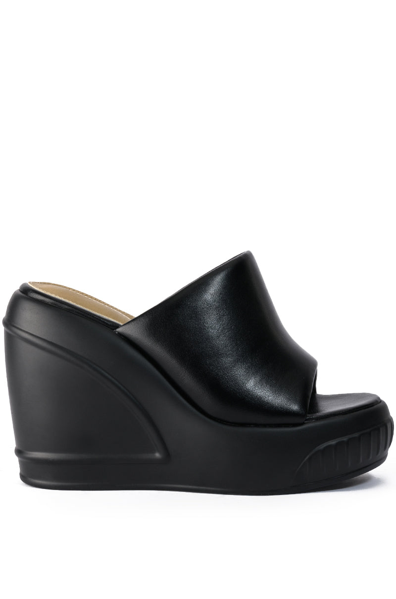 OCEAN EYES WEDGE SANDAL IN BLACK