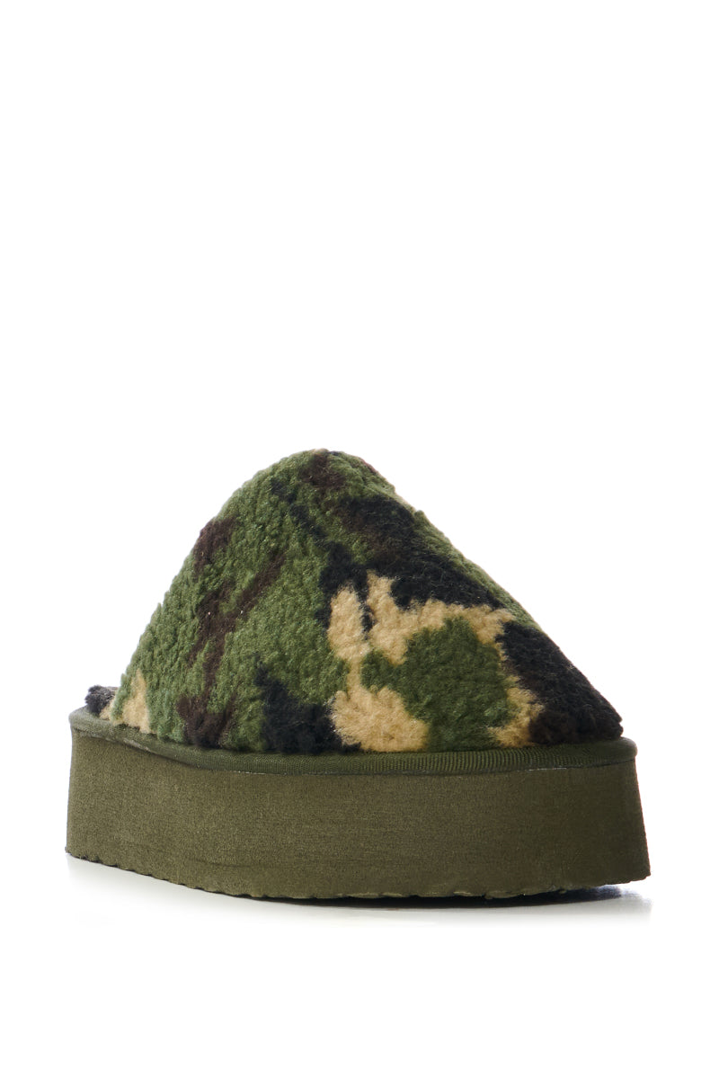 OFF THE CLOCK SHERPA CAMO SLIPPER