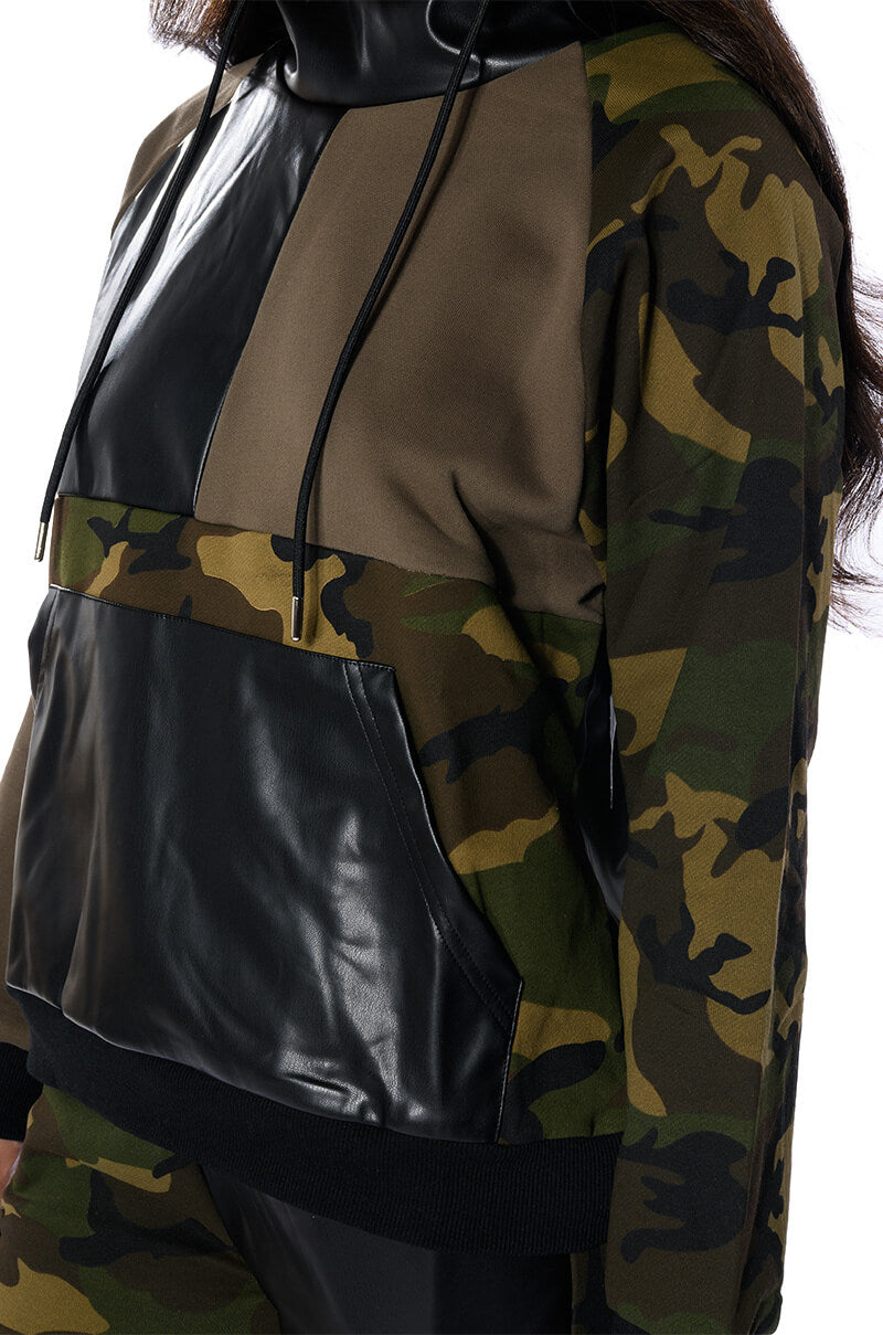 ONE AND ONLY COLORBLOCK SWEATSHIRT