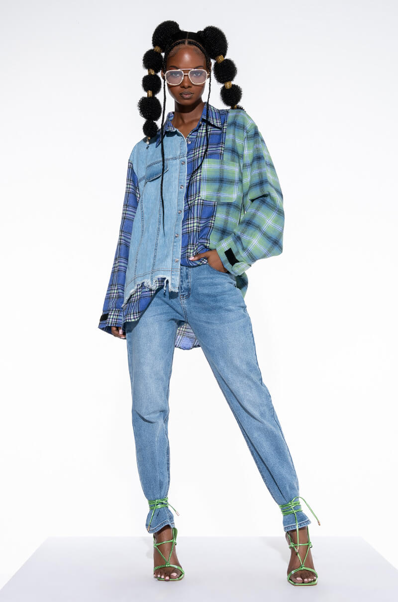 PARADISE MOM JEANS WITH RHINESTONE BACK POCKET
