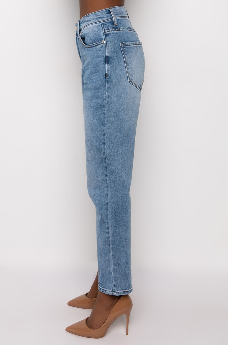 PARADISE MOM JEANS WITH RHINESTONE BACK POCKET
