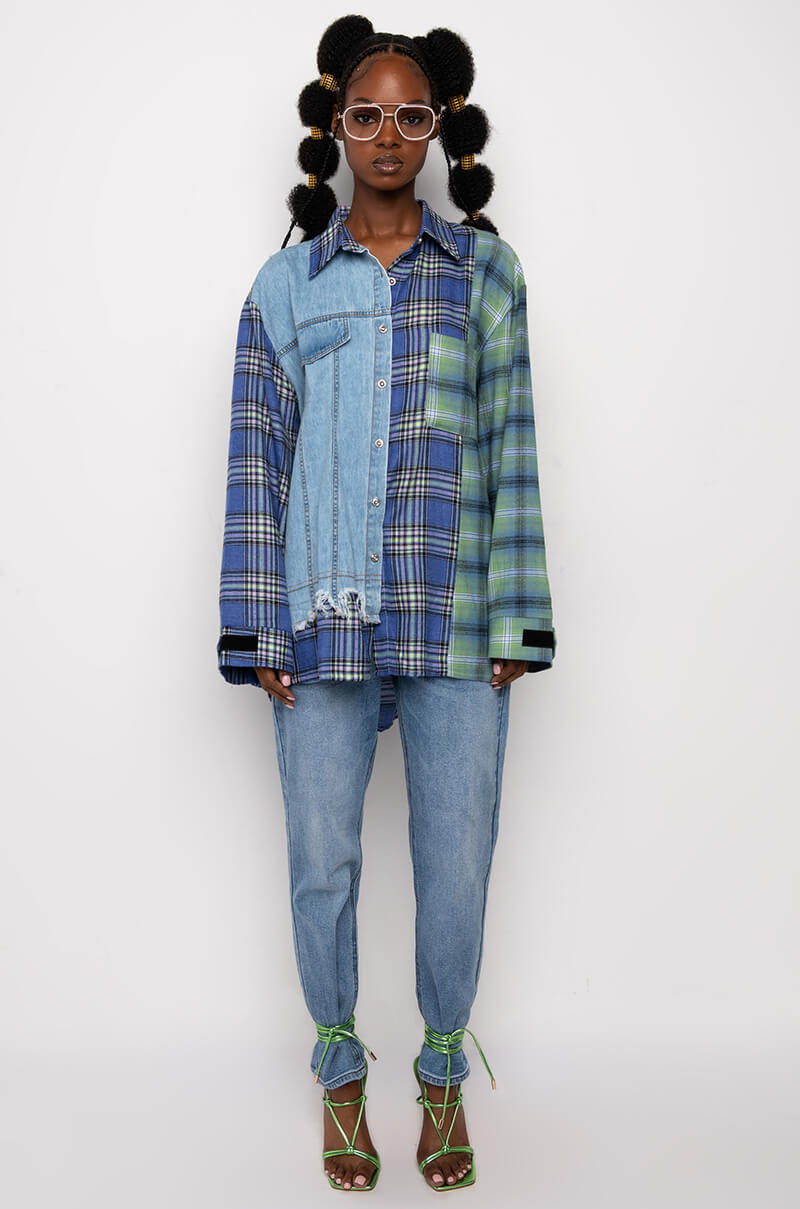 PARADISE MOM JEANS WITH RHINESTONE BACK POCKET