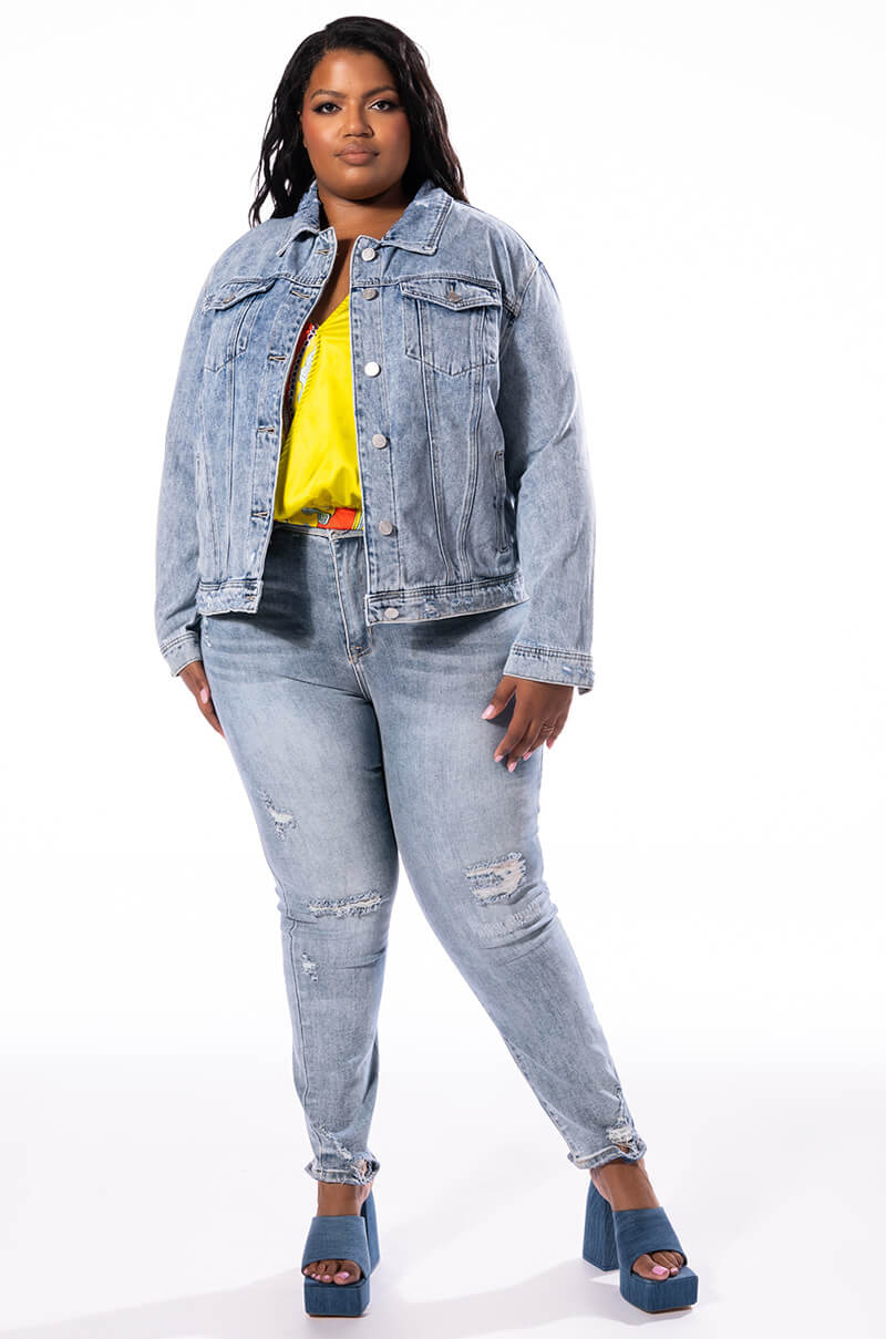 PLUS CLASSIC FIT MID LENGTH DENIM