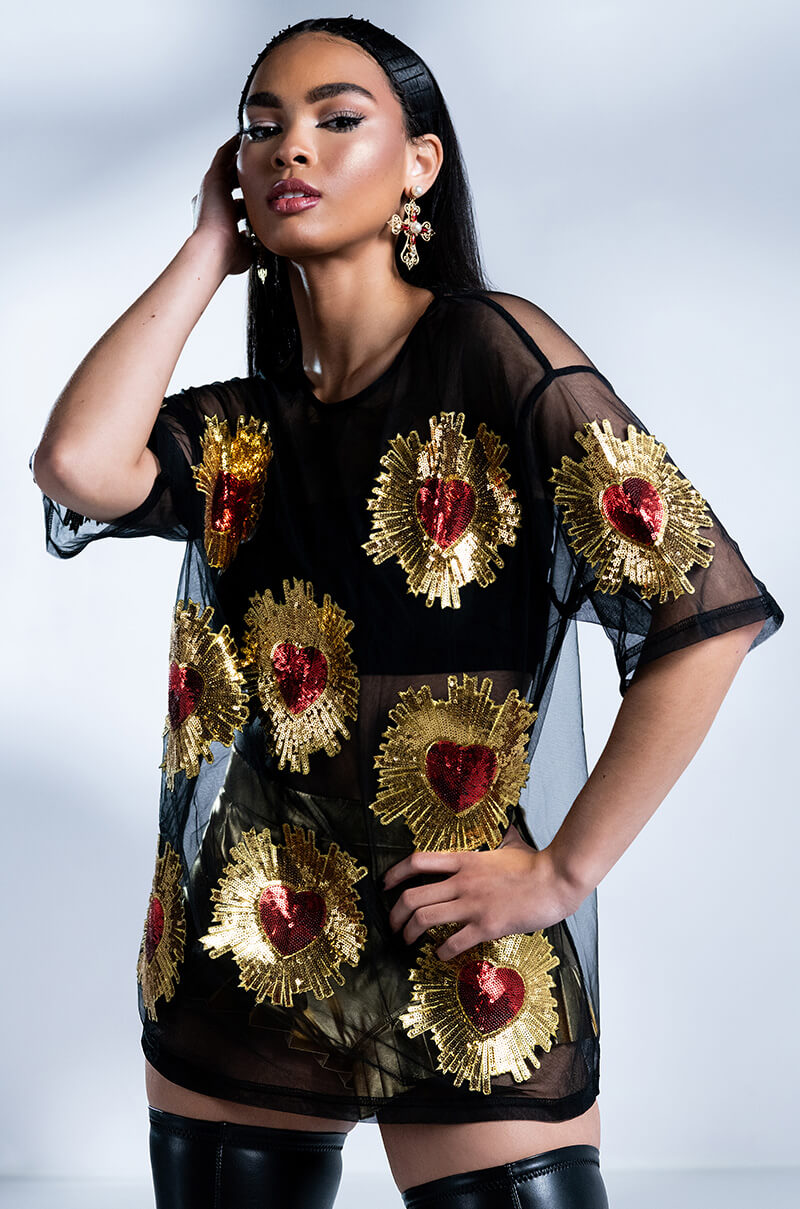 QUEEN OF HEARTS OVERSIZED MESH TEE