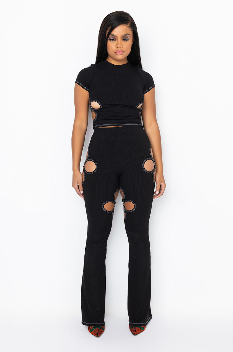 KYLIE CUT OUT RIBBED CROP TOP