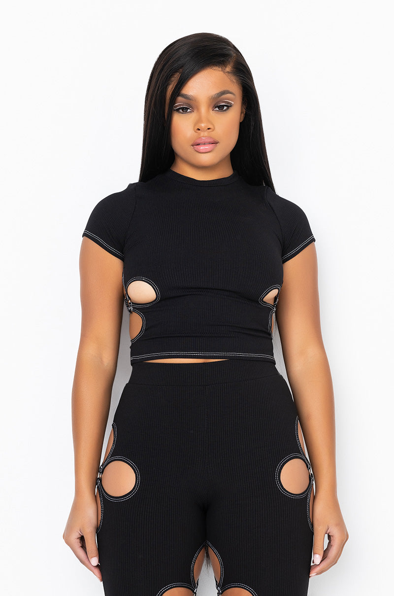 KYLIE CUT OUT RIBBED CROP TOP