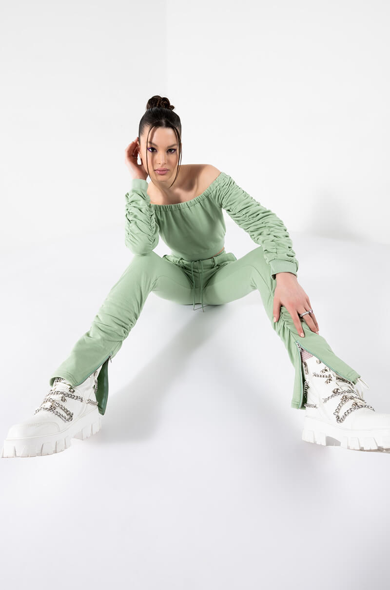 NOAH OFF THE SHOULDER RUCHED SWEATSHIRT