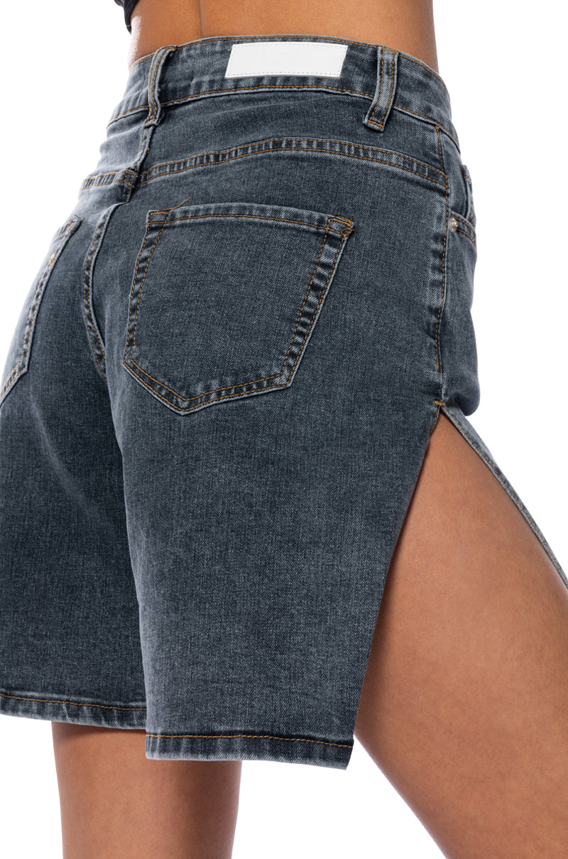 SHADED BERMUDA DENIM SHORT
