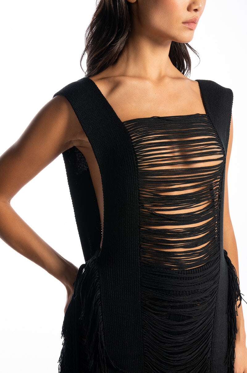 SHREDDED SLEEVELESS LONG KNIT SWEATER