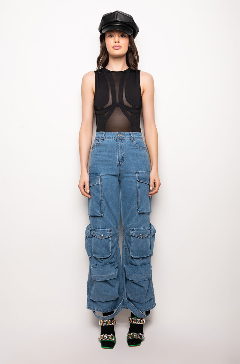 SNOBBY CUTOUT SLEEVELESS BODYSUIT