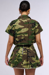 STANDING OVATION CROPPED CAMO SHIRT