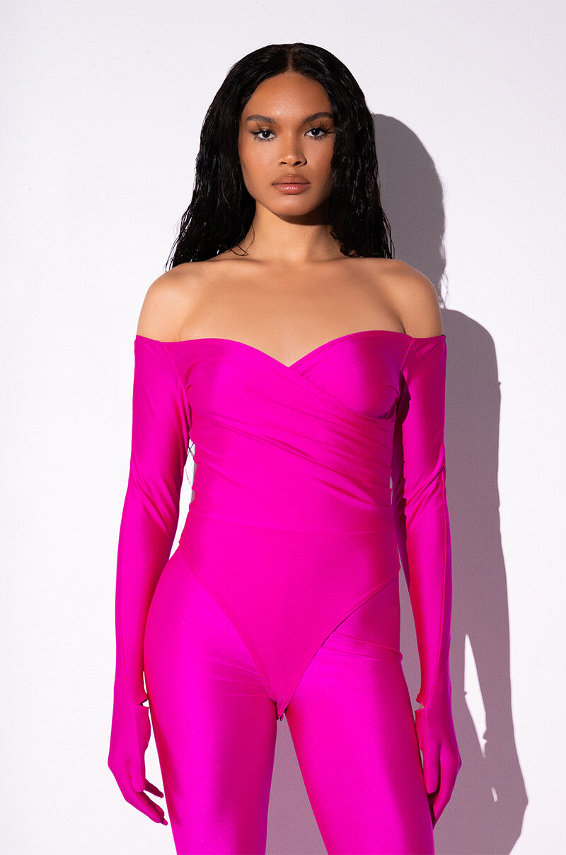IT'S GIVING MODEL MATERIAL GLOVED BODYSUIT