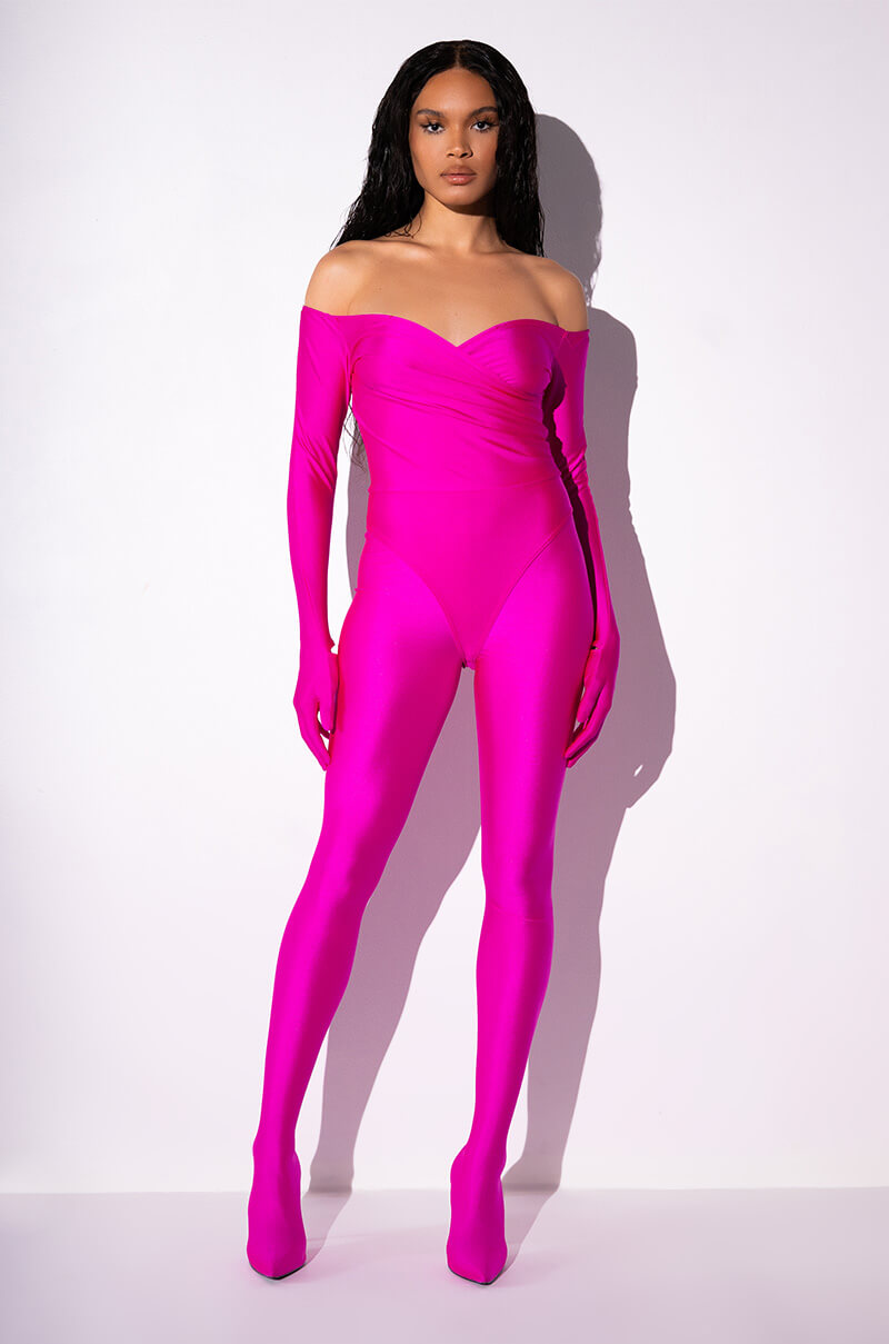 IT'S GIVING MODEL MATERIAL GLOVED BODYSUIT
