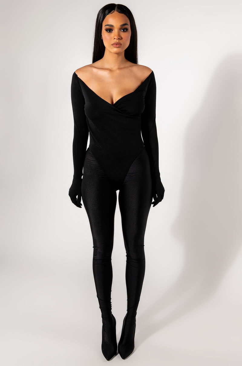 IT'S GIVING MODEL MATERIAL GLOVED BODYSUIT
