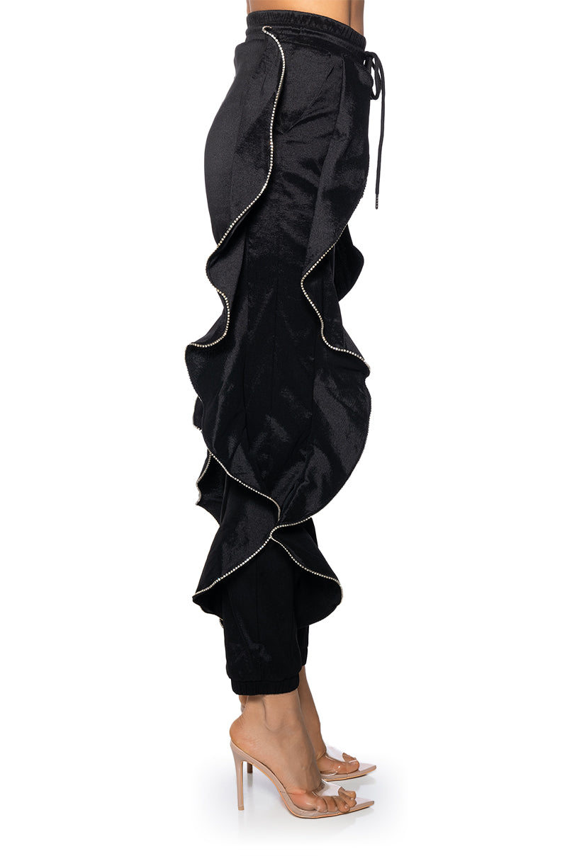 STOP AND STARE RUFFLE SWEATPANT