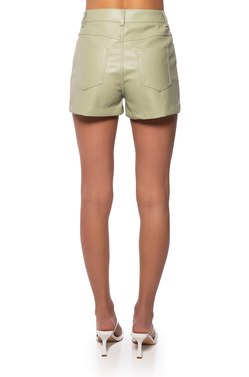 TE QUIERO FAUX LEATHER SHORT