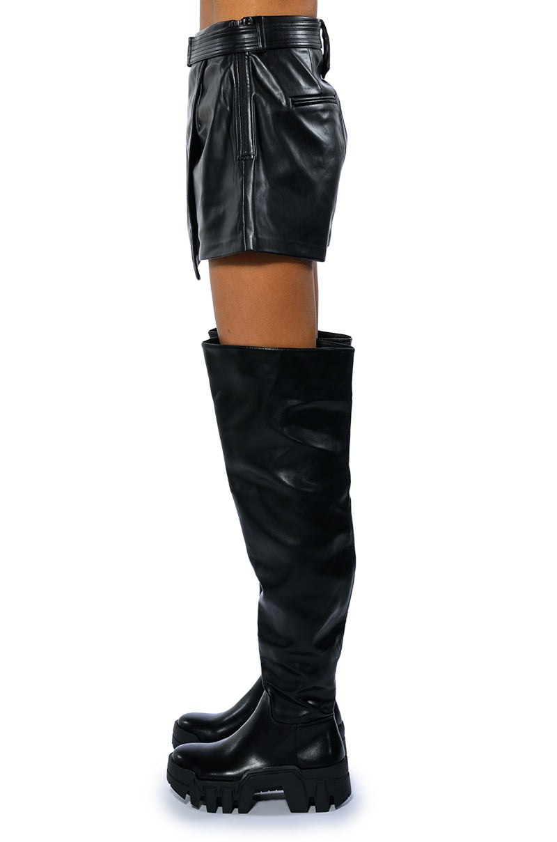 KATO FAUX LEATHER SKORT