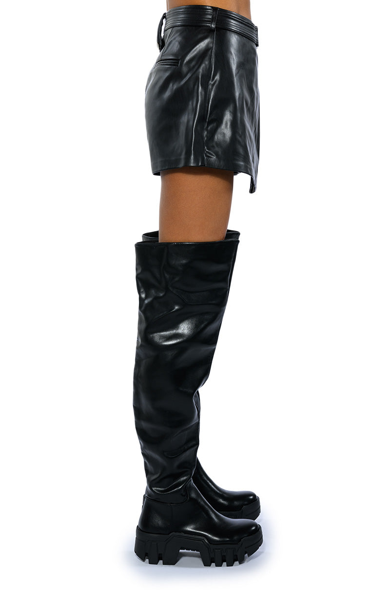 KATO FAUX LEATHER SKORT
