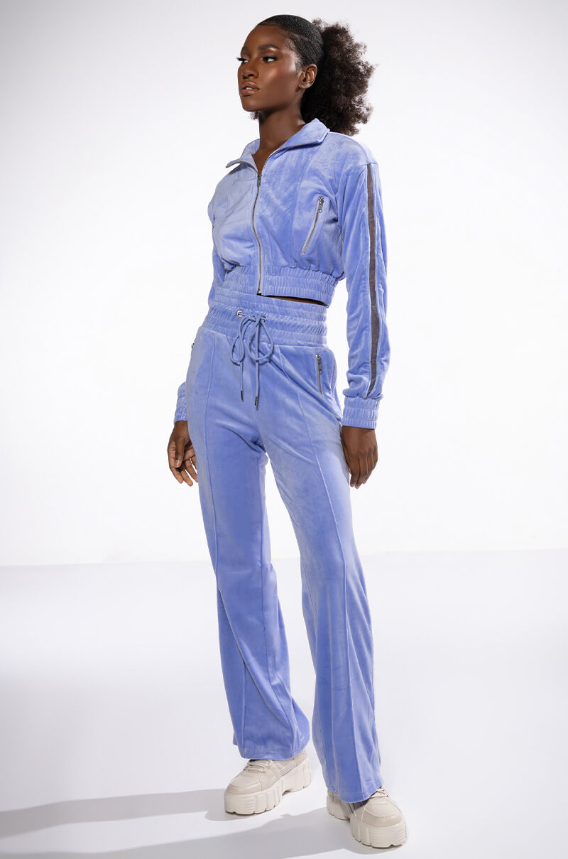 THE JET SETTER VELVET CROPPED SWEATSHIRT