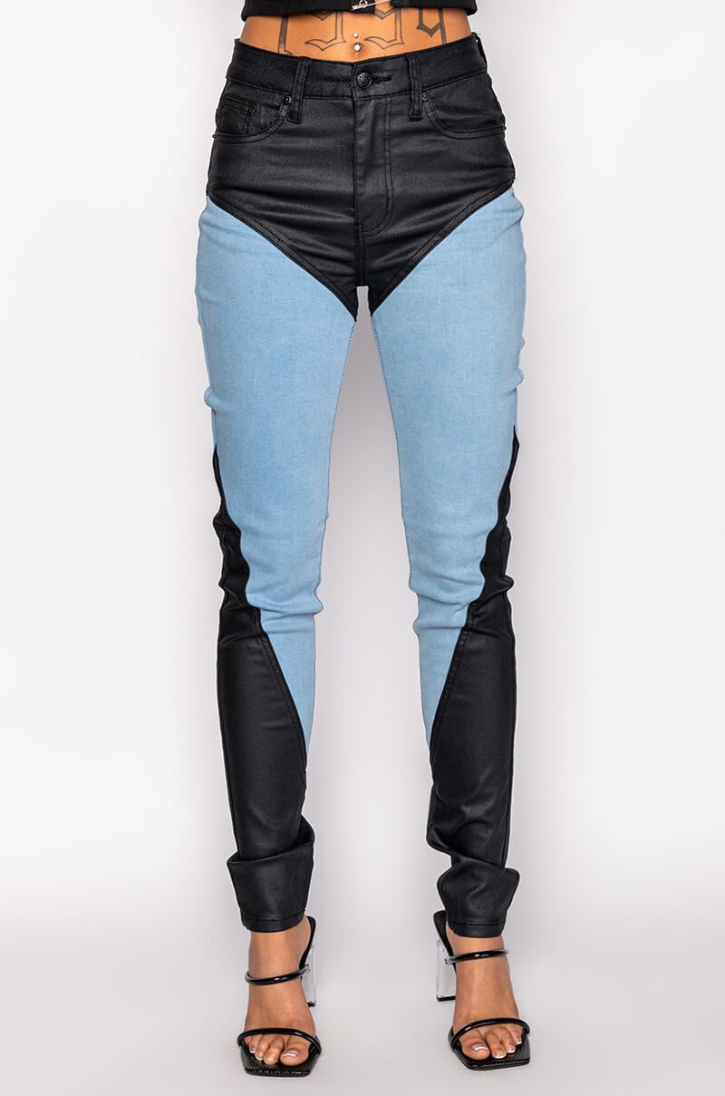 THE WAY SHE MOVES SKINNY JEANS