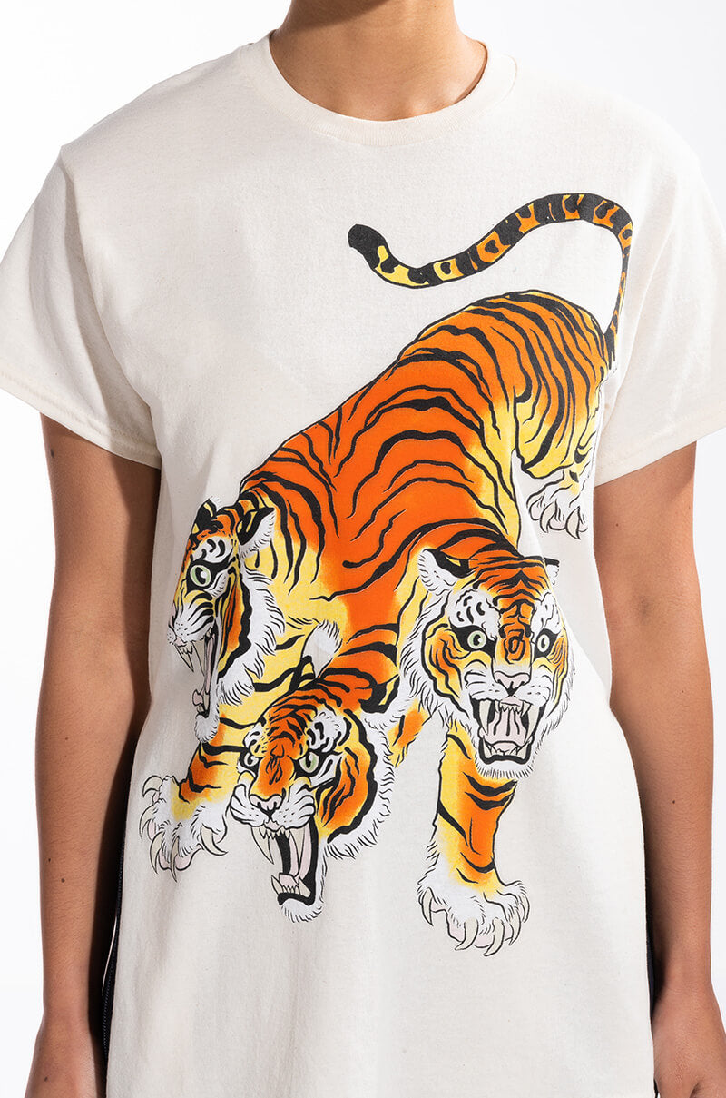THREE FACED CREW NECK GRAPHIC TSHIRT