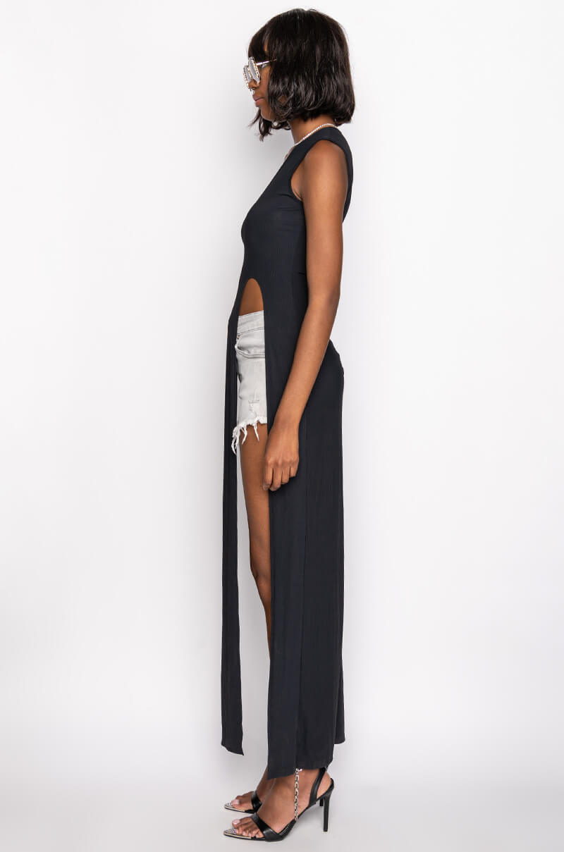 TWIN FLAME HIGH SLIT SLEEVELESS BLOUSE